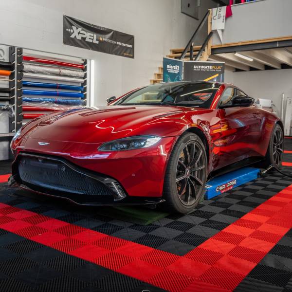 Film PPF Aston Martin Vantage proche Neuchâtel