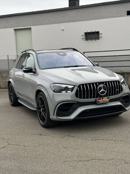 Décontamination complète de GLE 63 AMG pour lui administrer un magnifique traitement céramique pour approfondir son vernis