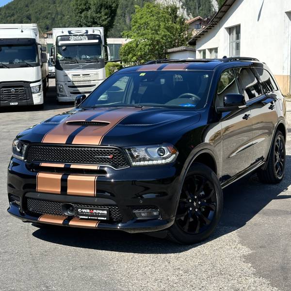 Décontamination totale, polissage correctif en 3 étapes et pose d'une céramique Gtechniq Crystal Serum Ultra sur un Dodge Durango à Kerzers (3210) proche de Bienne (2500)